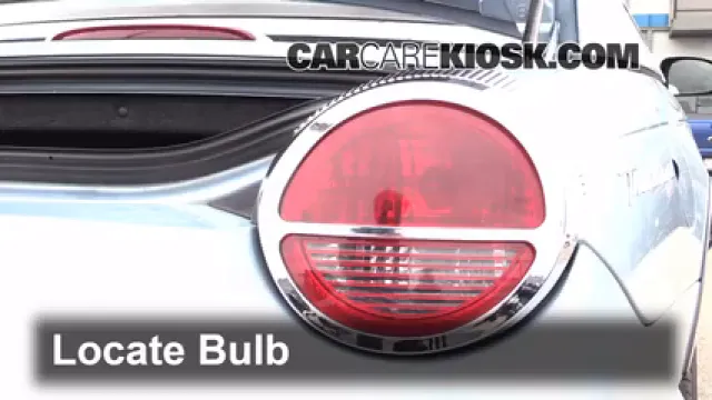 2004 Ford Thunderbird 3.9L V8 Éclairage Feux de marche arrière (remplacer une ampoule)